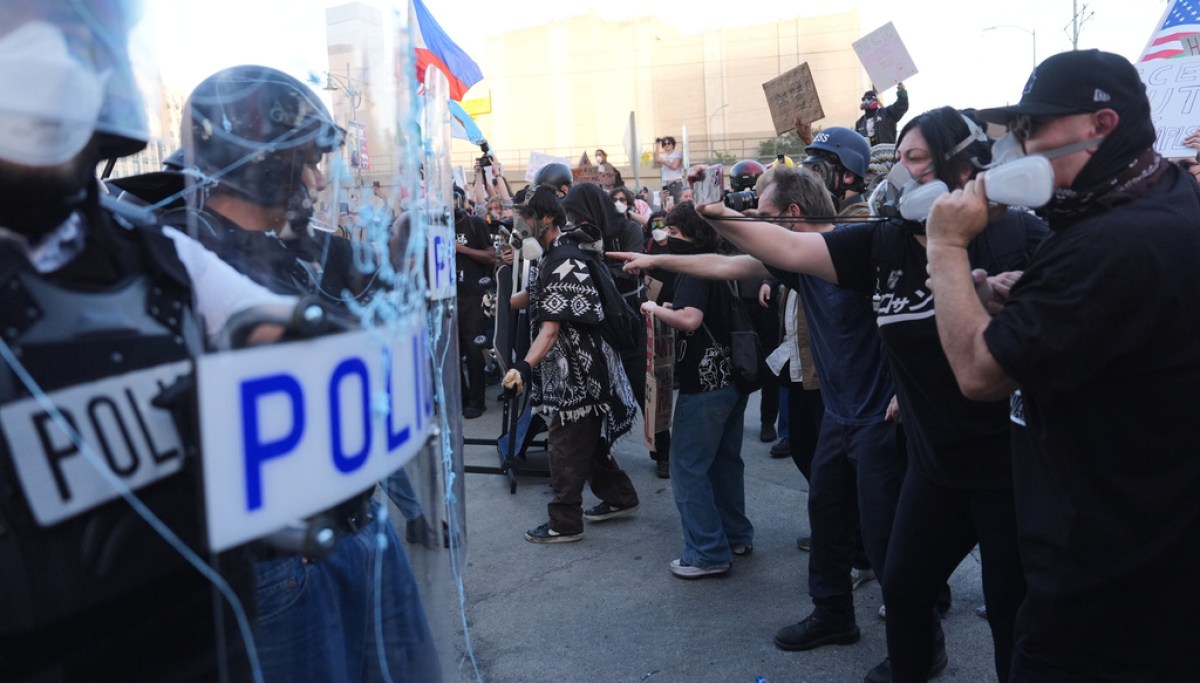 Left-wing agitators attack officers in Los Angeles as Bass warns conduct may bring military back into city