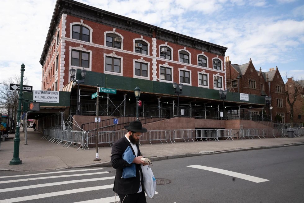 Car crashes into Chabad Lubavitch World Headquarters in possible hate crime in Brooklyn