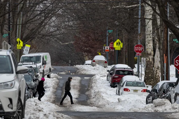 Washington, D.C. residents grapple with poor road conditions caused by winter storm. (Credit: Graeme Jennings)