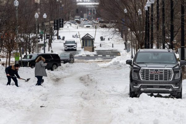 East Coast braces for blizzard conditions this weekend as European and American models see stark disparity