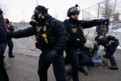 Walz mobilizes National Guard for Minnesota protests
