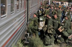 Russia offers cash bonuses, frees prisoners and lures foreigners to replenish its troops in Ukraine