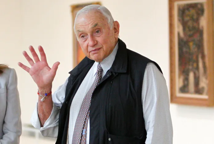 Hot mic catches Les Wexner’s lawyer tell him ‘I’ll f***ing kill you’ Hot mic catches Les Wexner’s lawyer tell him ‘I’ll f***ing kill you’