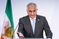 Can the late shah’s son sell the Trump administration on leading a postcleric regime in Iran?