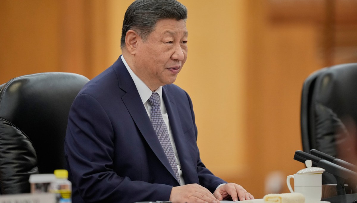 Xi pushes for yuan to become global currency reserve as dollar weakens