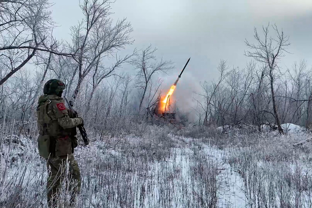 How many Russians and Ukrainians have died in the Russia-Ukraine War?