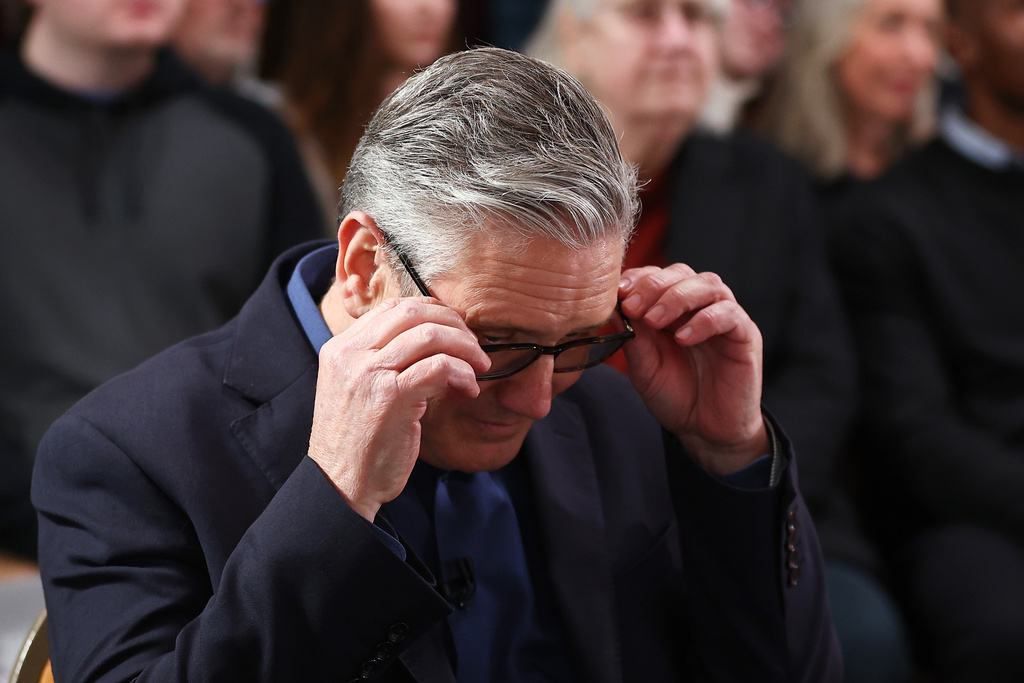 Starmer apologizes to Epstein victims for appointing Mandelson as ambassador