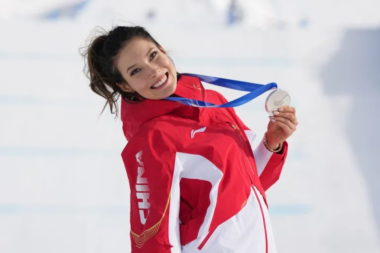 China's Eileen Gu poses with her silver medal.