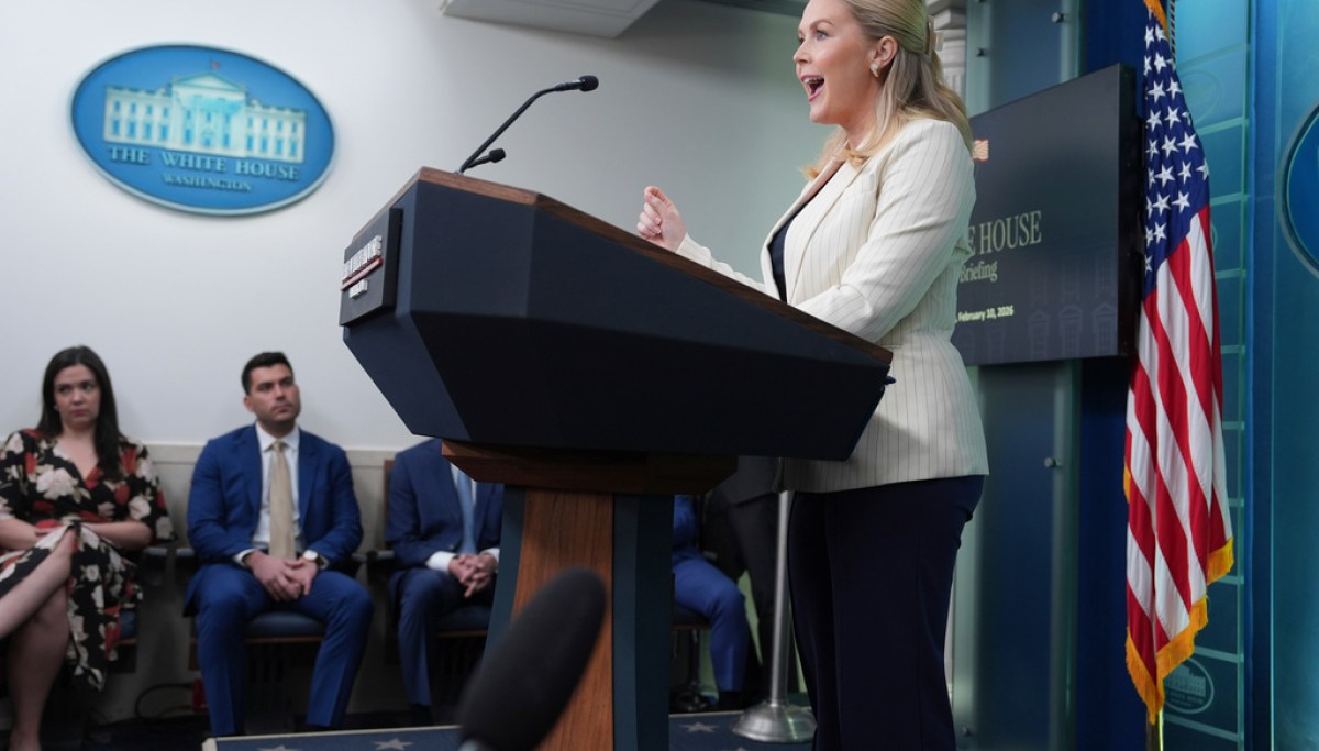 “Family First: Karoline Leavitt’s Maternity Plan Unveiled”