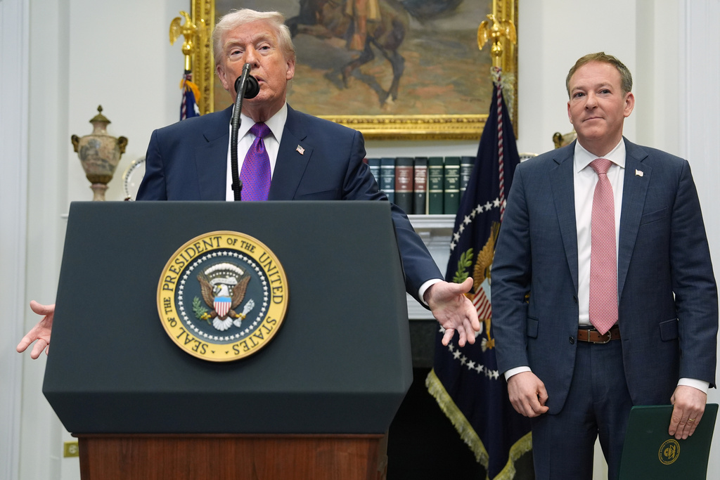 White House report card: Trump makes it too easy for his critics with Obamas video