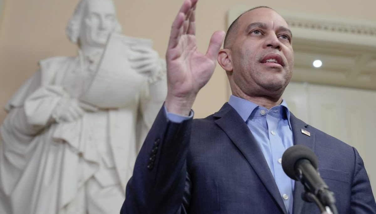 Democrats resort to extreme measures to push through Virginia redistricting plan, Jeffries reveals