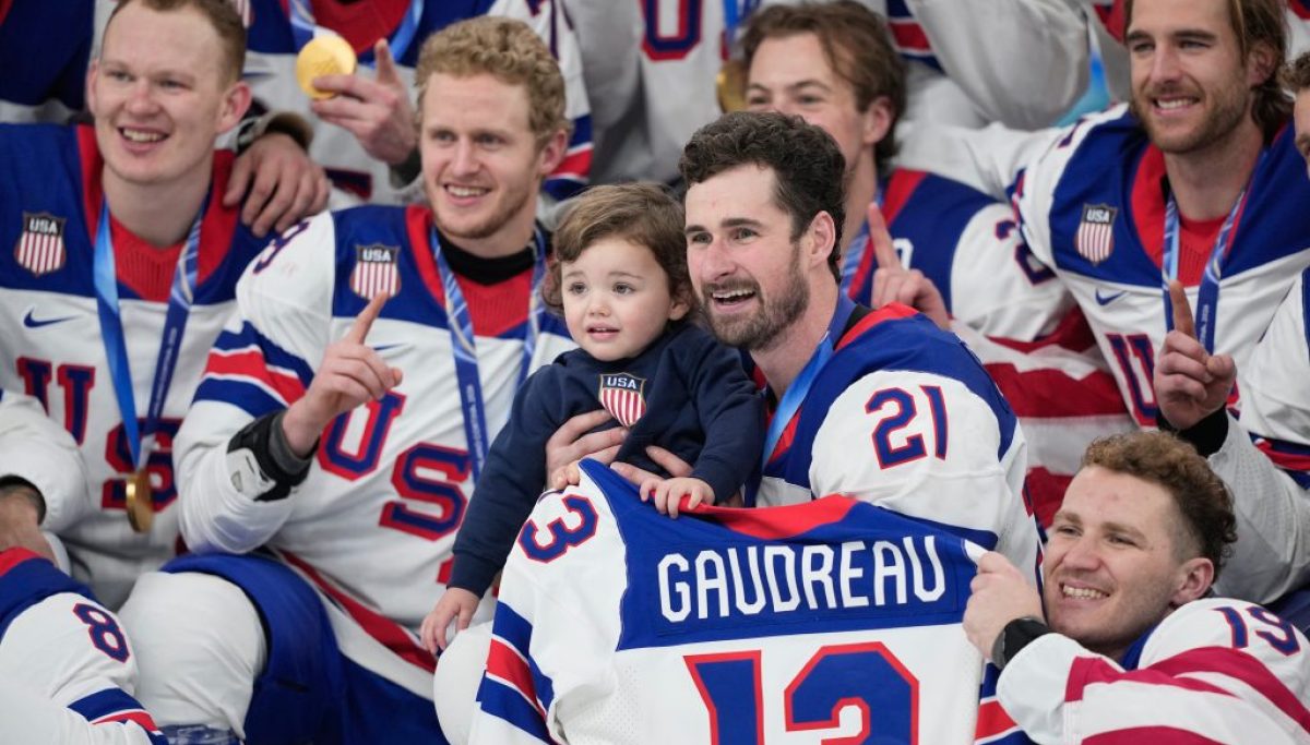 “Unpatriotic Act: US Hockey Team Disrespects Flag by Kneeling”