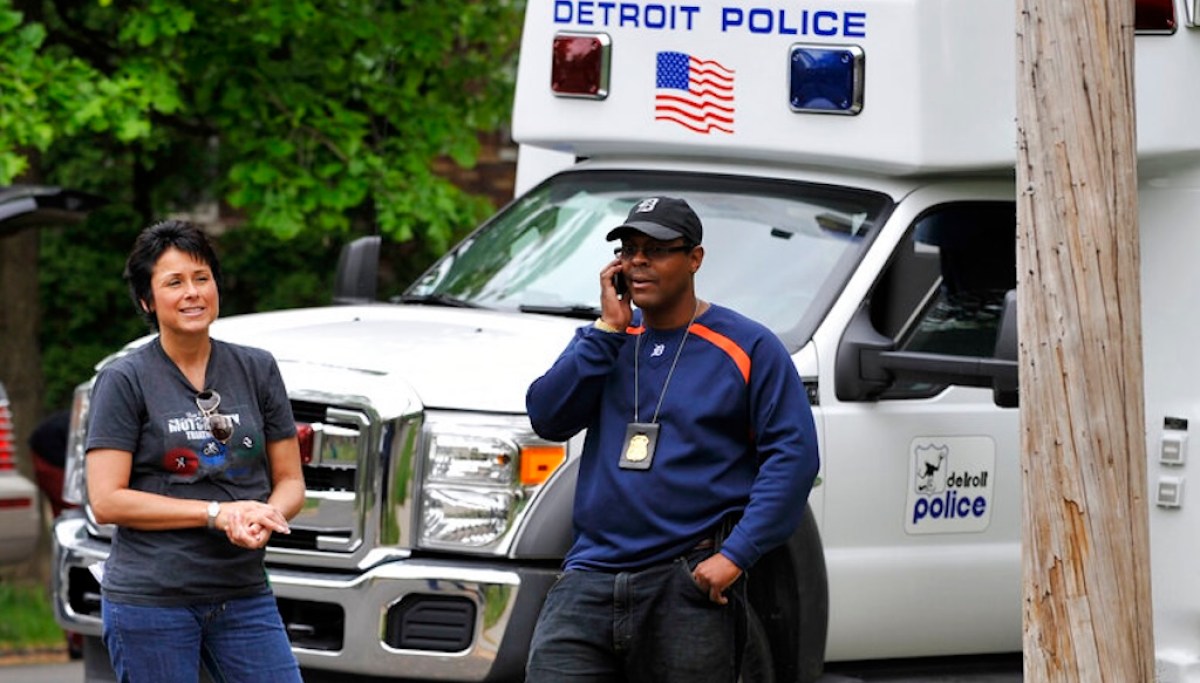Detroit police officers suspended for contacting Border Patrol during traffic stops