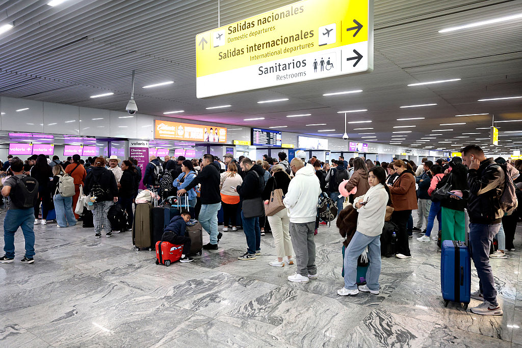 US says Jalisco airports secure after clashes between cartels and Mexican forces