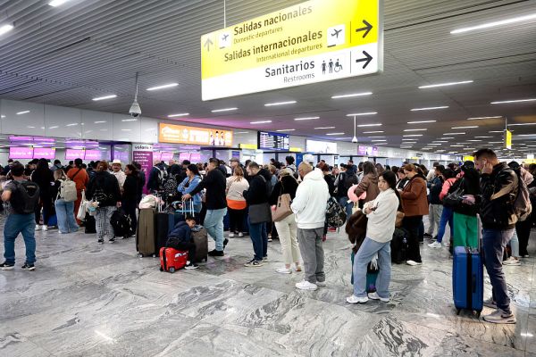 US says Jalisco airports secure after clashes between cartels and Mexican forces