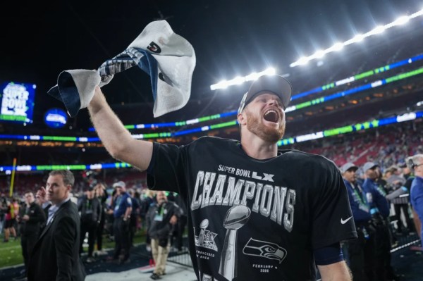 Seahawks ride their ‘Dark Side’ defense to a Super Bowl title, pounding the Patriots 29-13