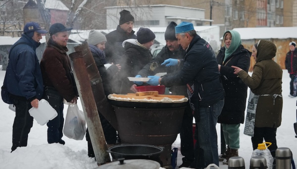 “Hardworking Ukrainians Endure Tough Times Amid Stalled Negotiations – Is Relief On the Horizon?”