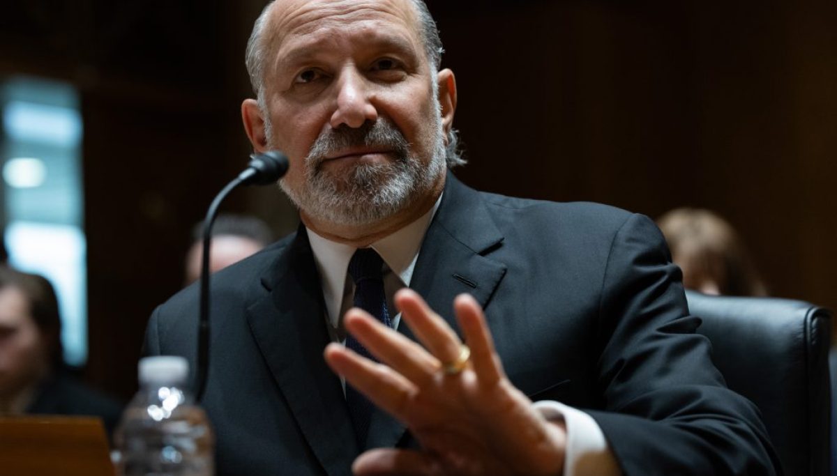 White House stands by Howard Lutnick as Epstein files fallout grows