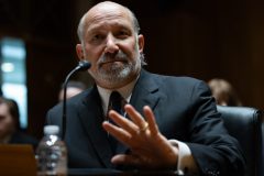 White House stands by Howard Lutnick as Epstein files fallout grows