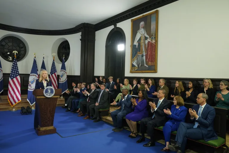 Gov. Abigail Spanberger (D-VA).