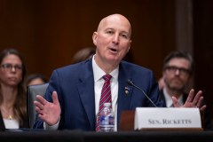 Pete Ricketts to introduce legislation banning congressional stock trades