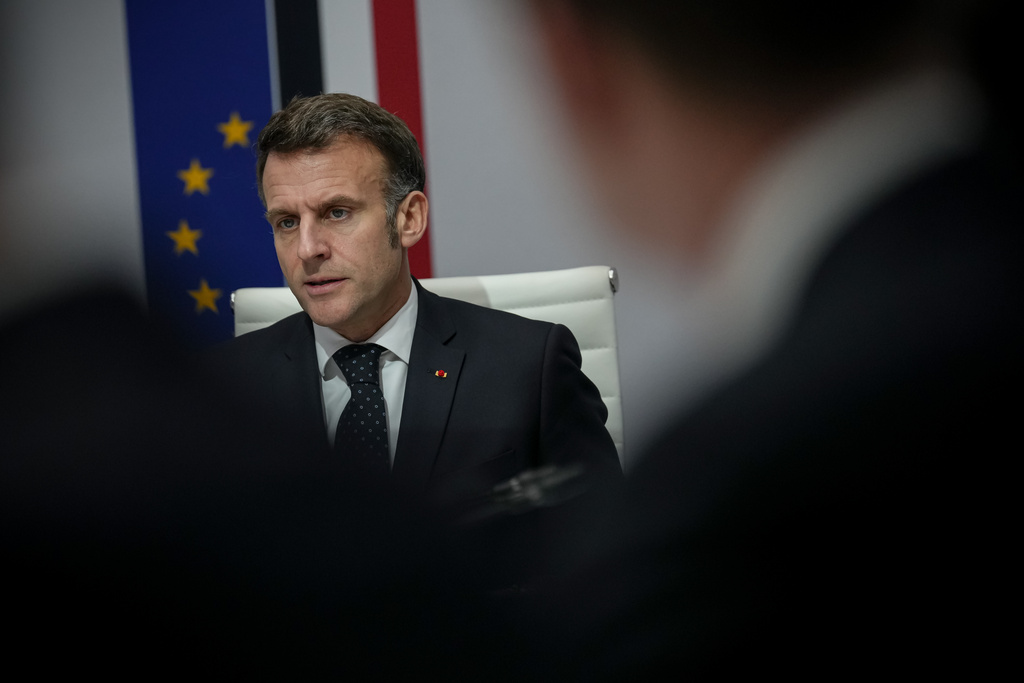 As Starmer stumbles, Macron quietly boosts military ties with US