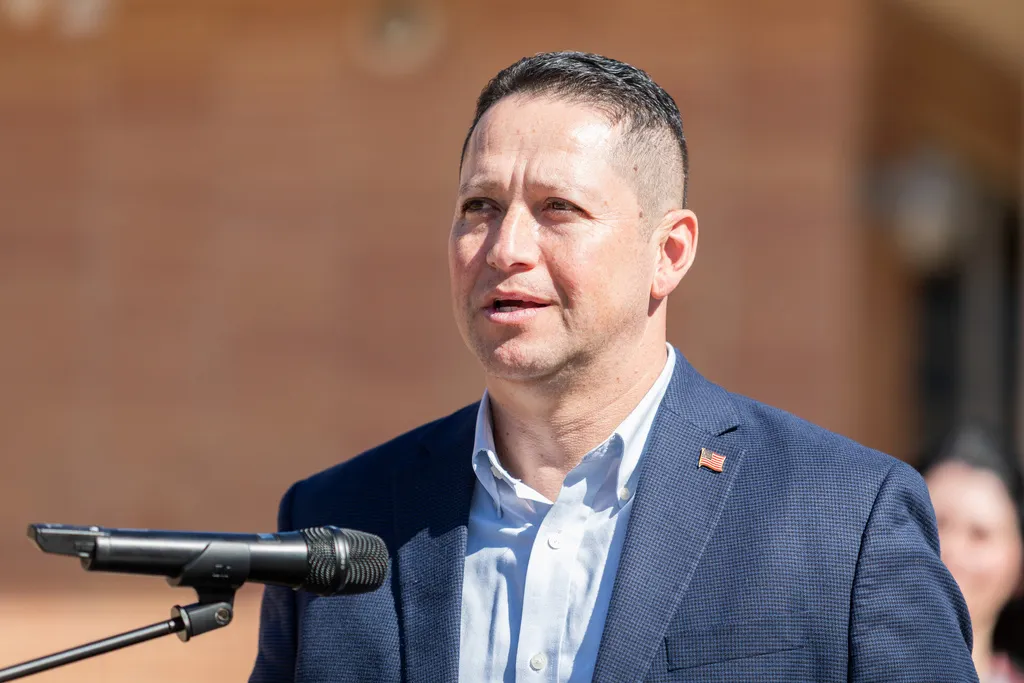 Gonzales reelection exit skirts disciplinary headache for Mike Johnson’s thin majority