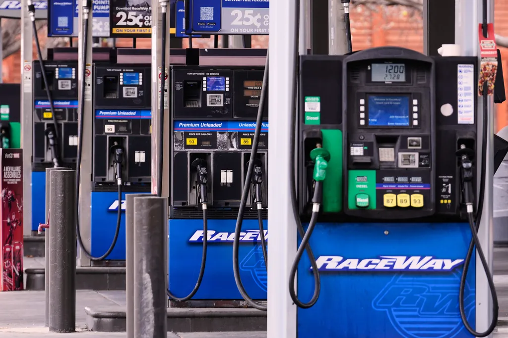 Gas prices: National average rises to $4.11 per gallon