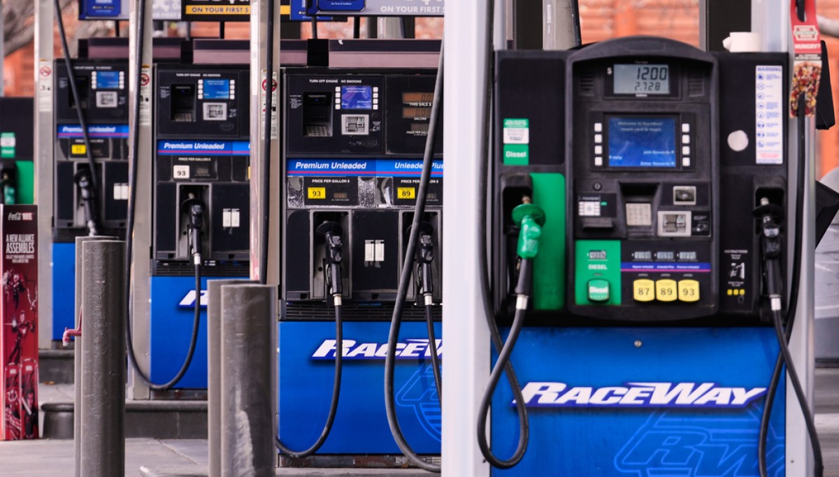 Gas prices: National average rises to $4.11 per gallon