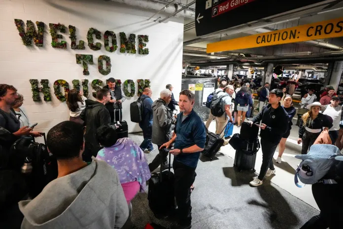 Airport security strains and TSA lines grow as Congress shows little urgency to end DHS shutdown