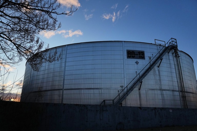 A crude oil storage tank is seen, Tuesday, March 17, 2026, in Baltimore. (AP Photo/Stephanie Scarbrough)
