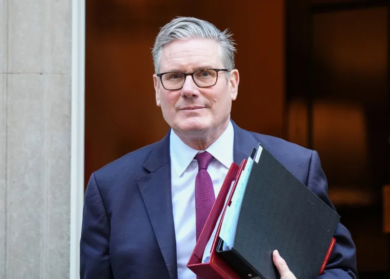 Starmer leaves 10 Downing Street