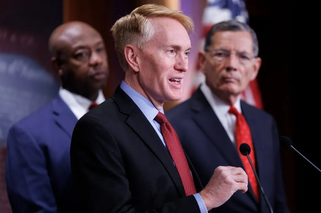 Lankford says Democrats made ‘absurd’ demand for no ICE presence at polls in DHS reform