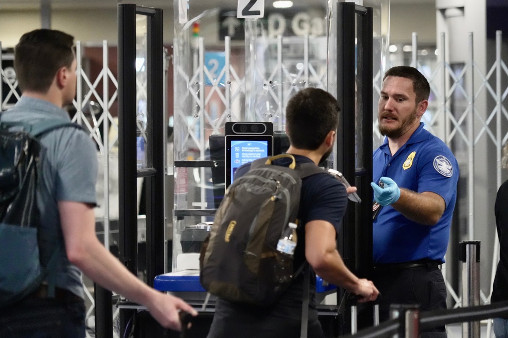 Trump says ICE will assist TSA officers at airports starting Monday amid shutdown