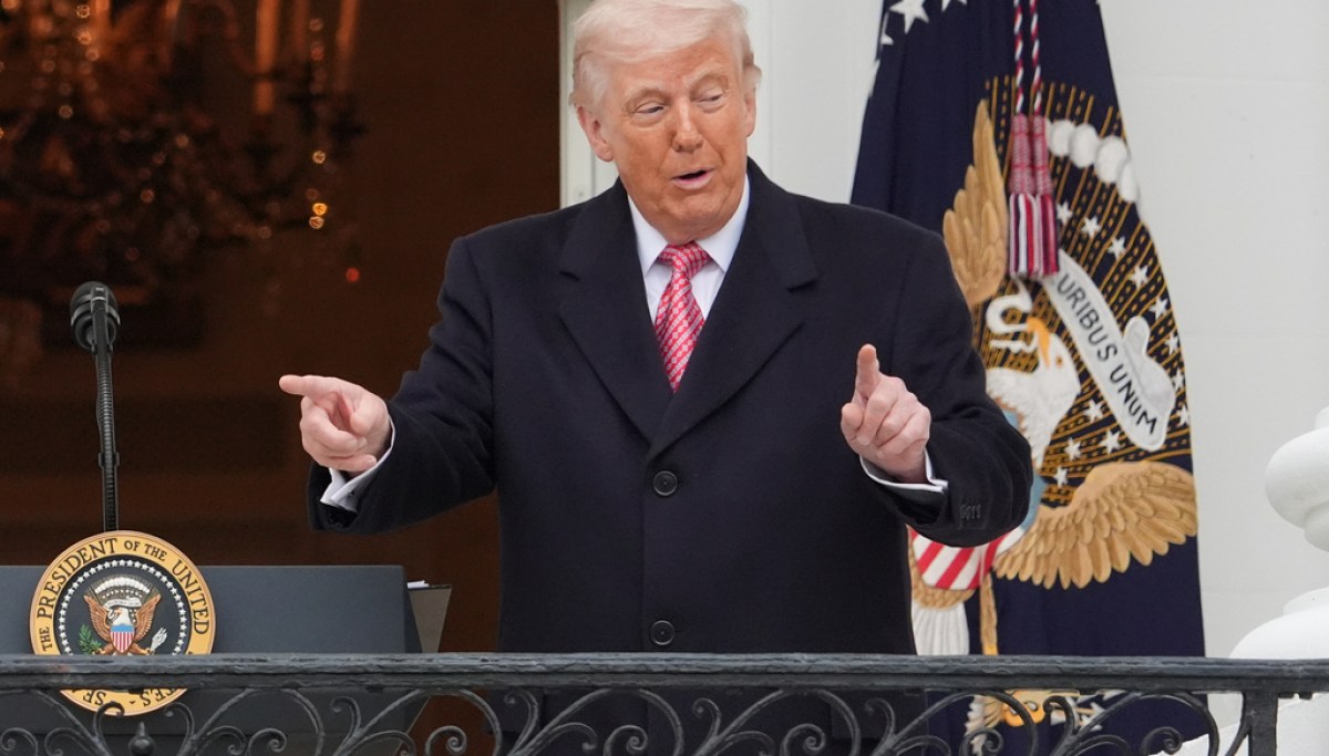 “Trump’s Dilemma: Choose Peaceful Diplomacy or Tough Action with Iran”