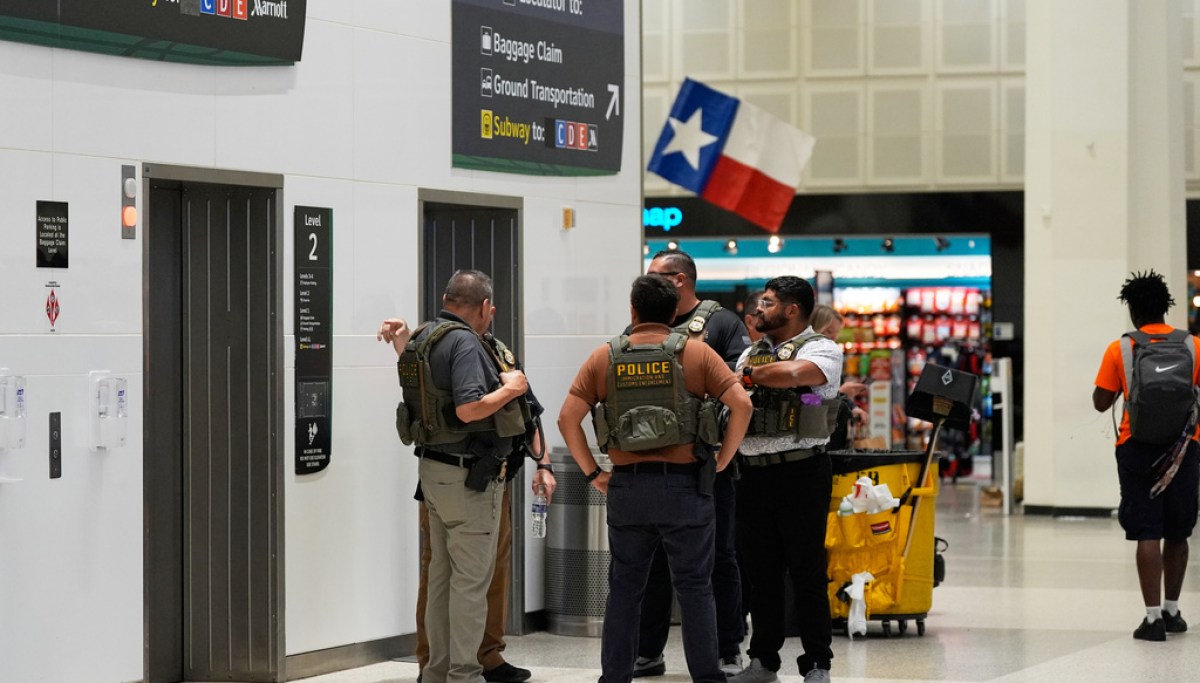 ICE gets public relations boost at airports as shutdown prolongs