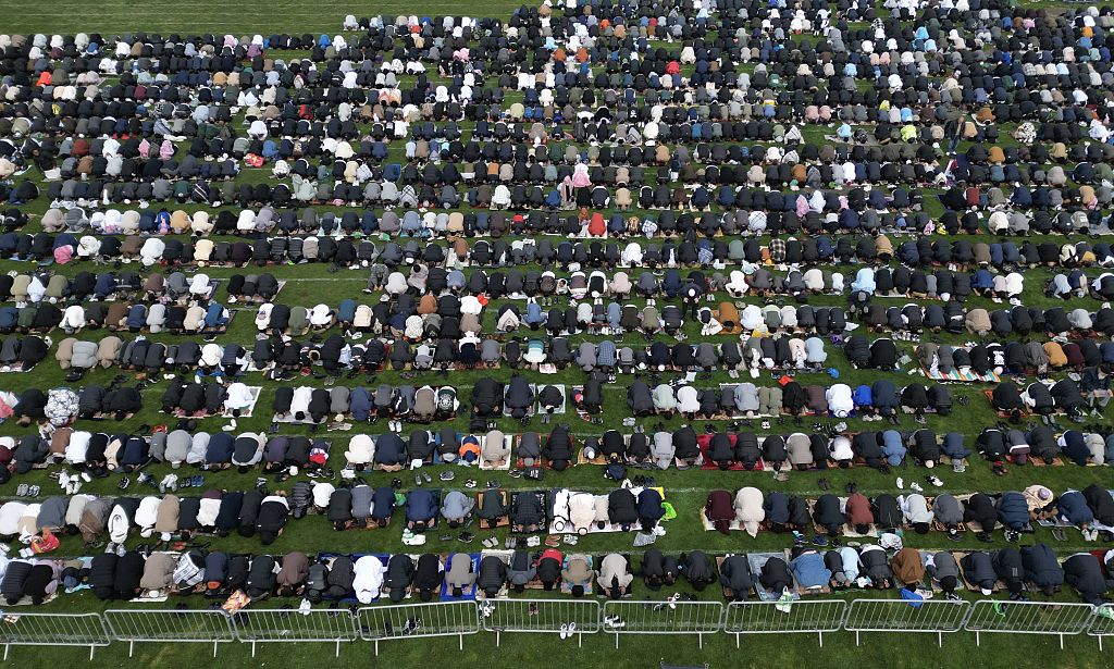 Let Muslims pray in public
