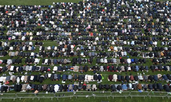 Let Muslims pray in public