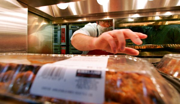 Lawmakers introduce bipartisan ‘Hot Rotisserie Chicken Act’ to put the poultry on food stamps