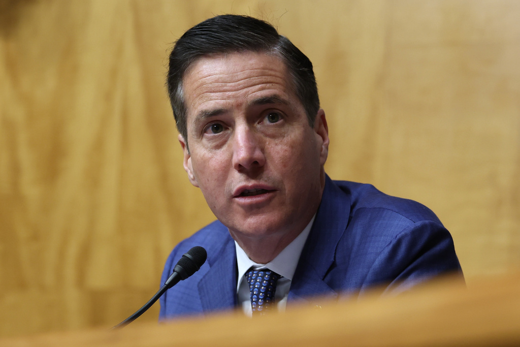 Moreno seeking to ban senators from trading on prediction markets