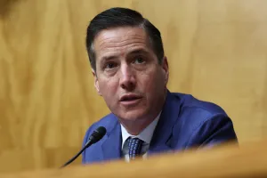 Moreno seeking to ban senators from trading on prediction markets