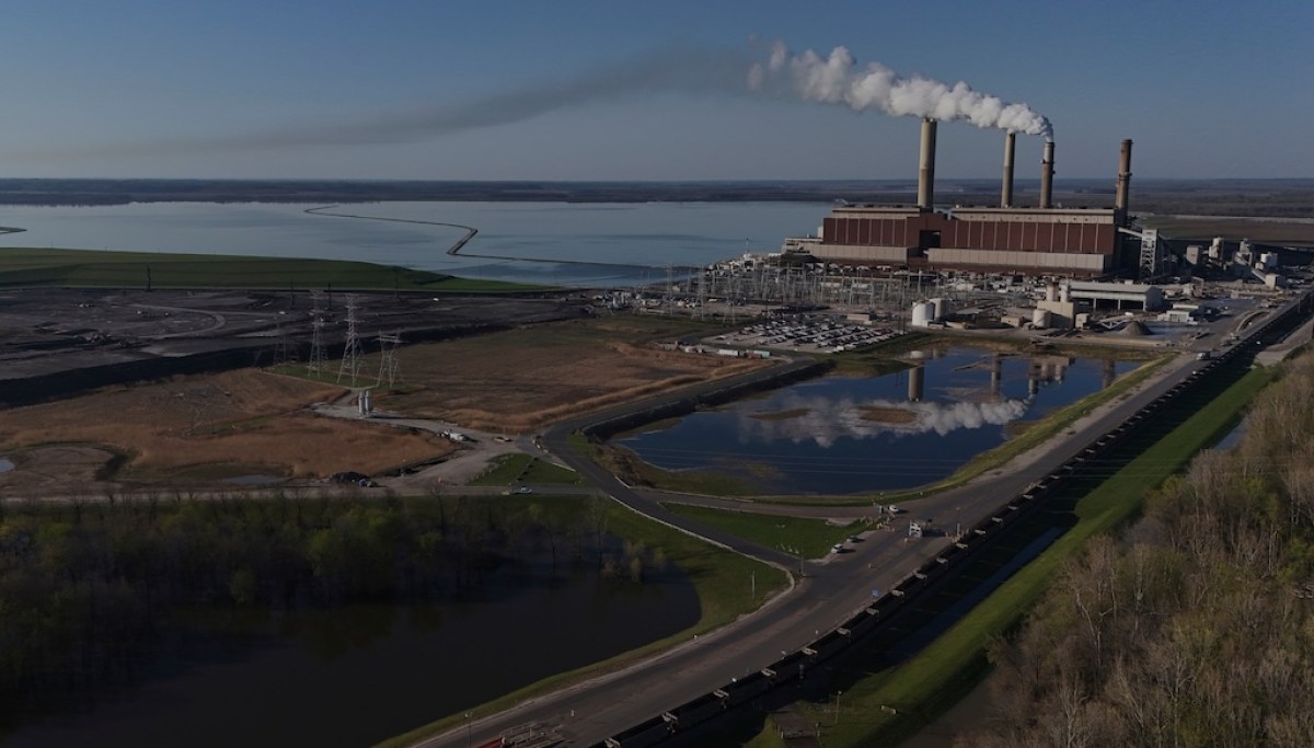 Appeals court weighs whether to revive ‘sprawling’ climate change challenge to Trump orders