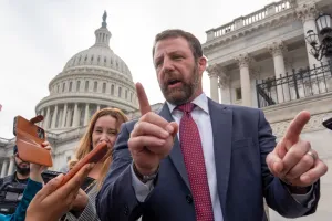 Markwayne Mullin wades into House-Senate fight over DHS funding