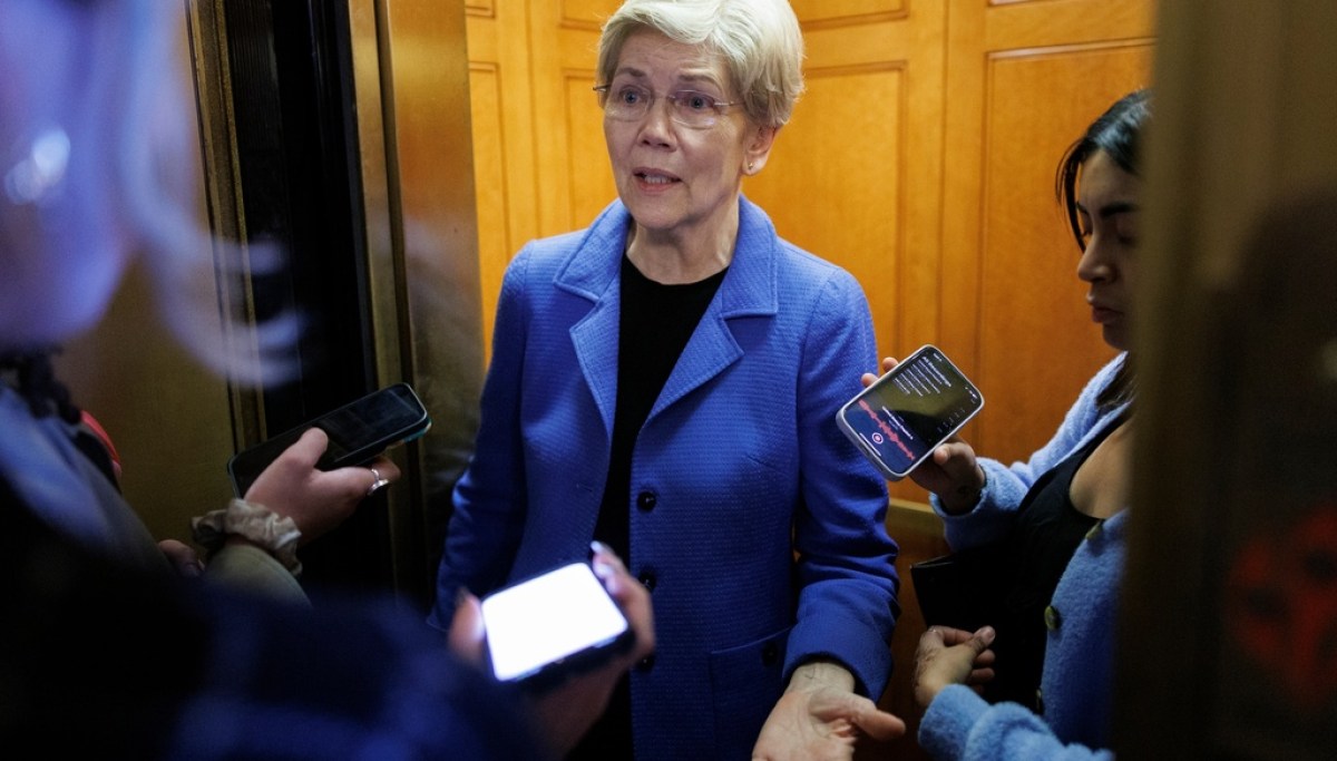 Elizabeth Warren slams Trump for giving ‘special favors’ to Big Tech by targeting EU tech laws