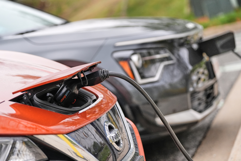 Trump proposes cutting billions from electric vehicle charging program