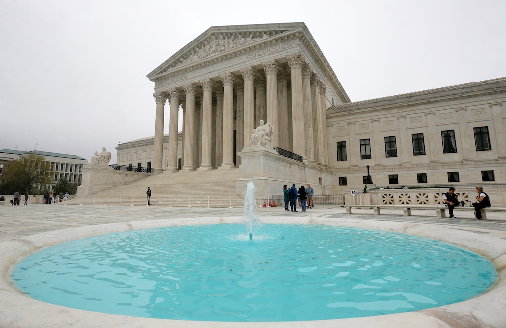 Supreme Court grills FCC over its authority to impose fines on AT&T and Verizon