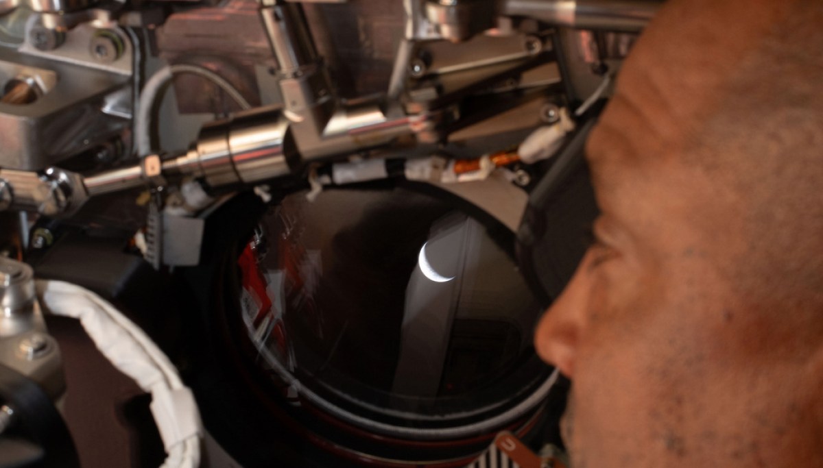 Artemis II crew heads home after record-distance trip around moon