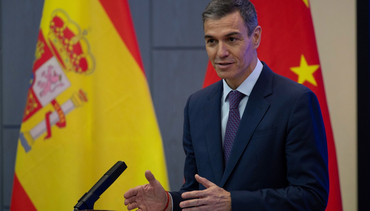 Spain pushes China to assume global leadership role