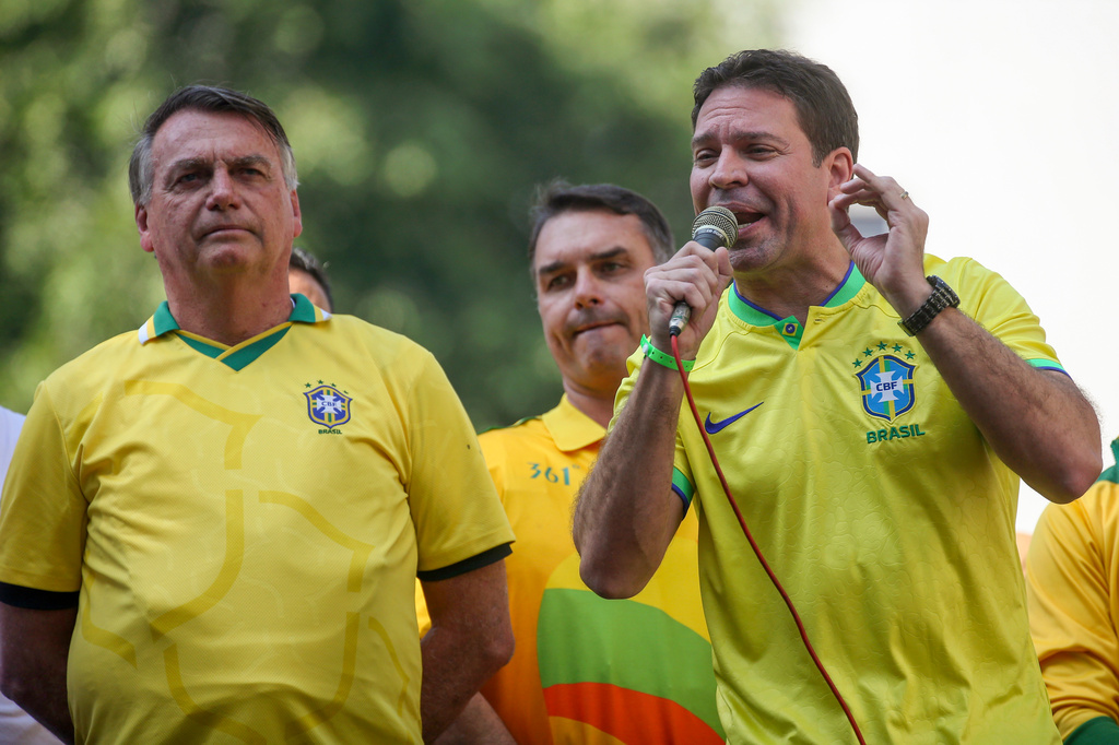 Former Brazilian spy chief and Bolsonaro ally arrested by ICE in US, claims persecution