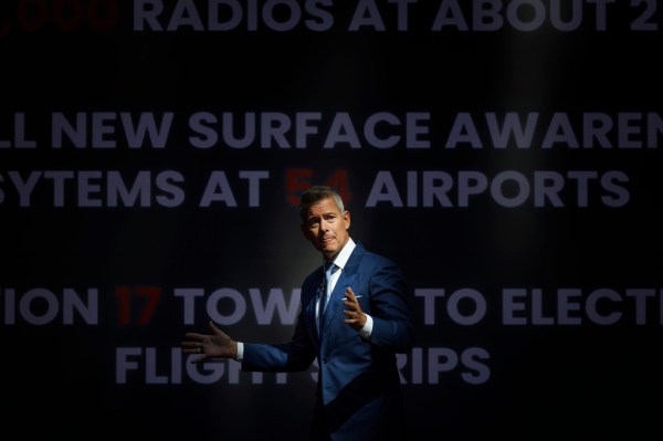 Air traffic control overhaul gains ground as safety concerns persist